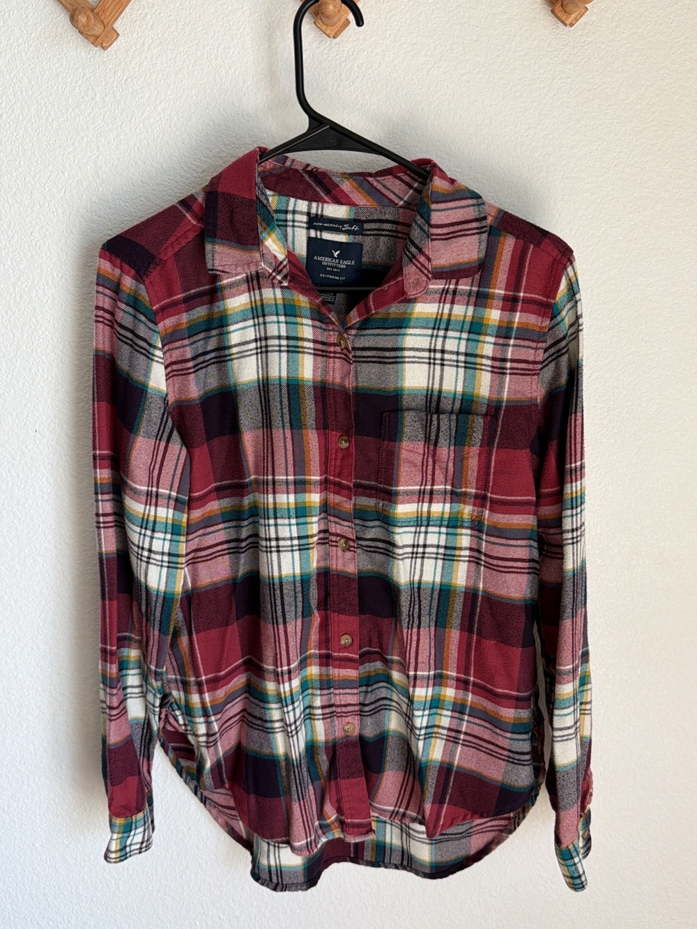 American Eagle Outfitters Red Plaid Button-Down Long Sleeve Flannel - Medium
